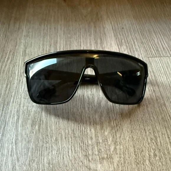 Quay Australia On Set Oversized Shield Sunglasses Quay Australia On Set Oversized Shield Sunglasses Brushed  main image 4